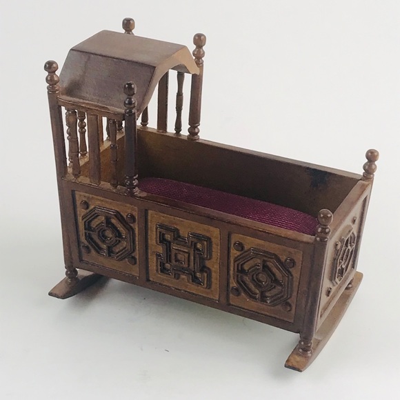 Bespaq Other - BESPAQ DOLLHOUSE MINIATURE "WEXBURGH" COURT CRADLE